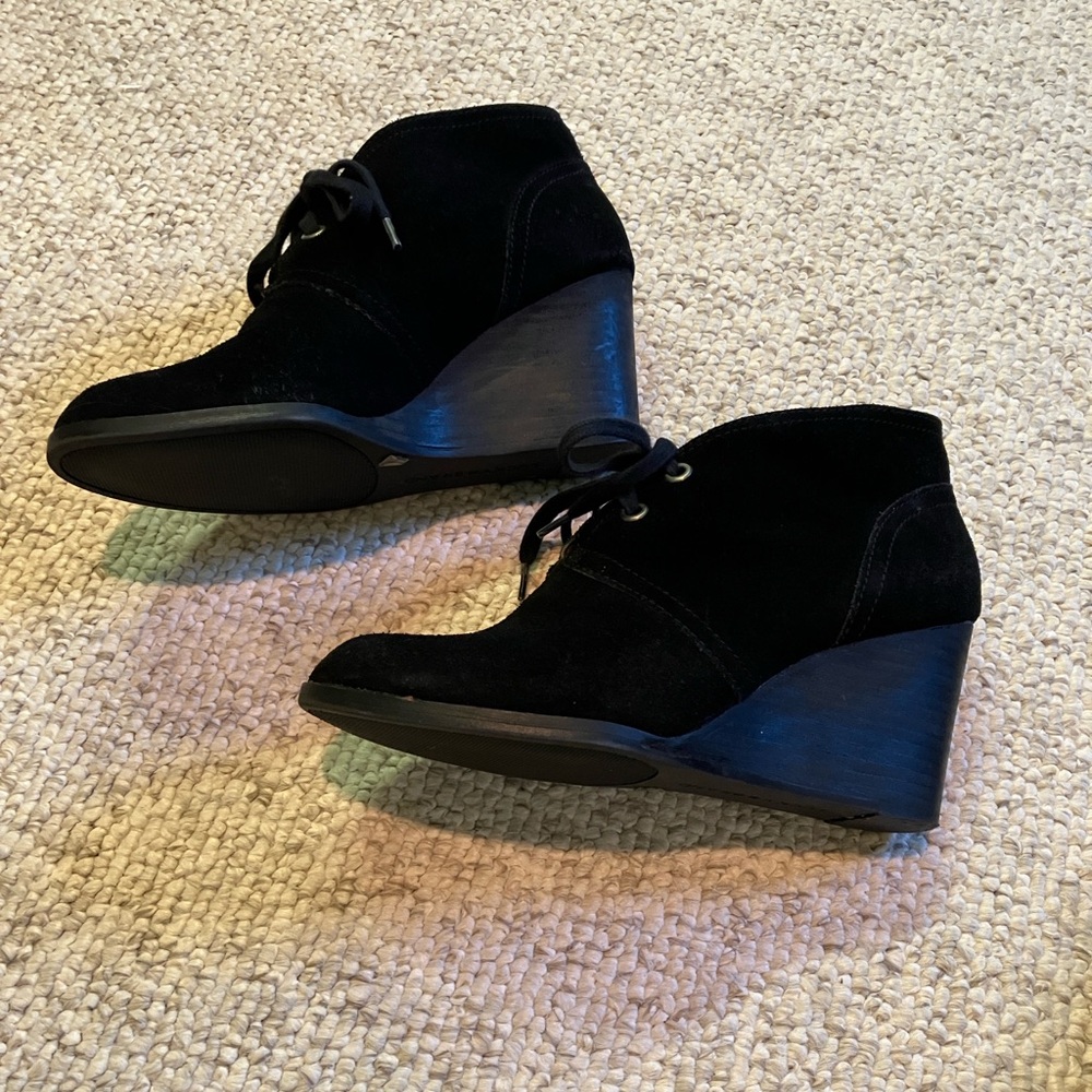 Lucky brand women’s Black Suede lace up wedges.
